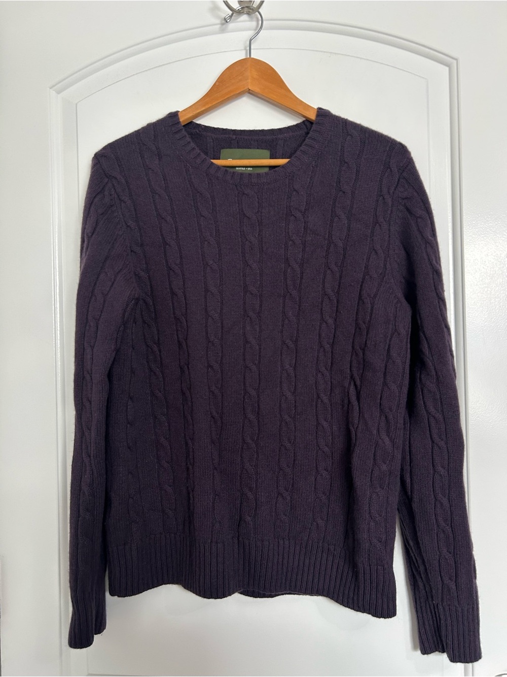 Eddie Bauer 100% Cashmere Cable Knit Crewneck Sweater Magenta Size L Preppy - Picture 1 of 9